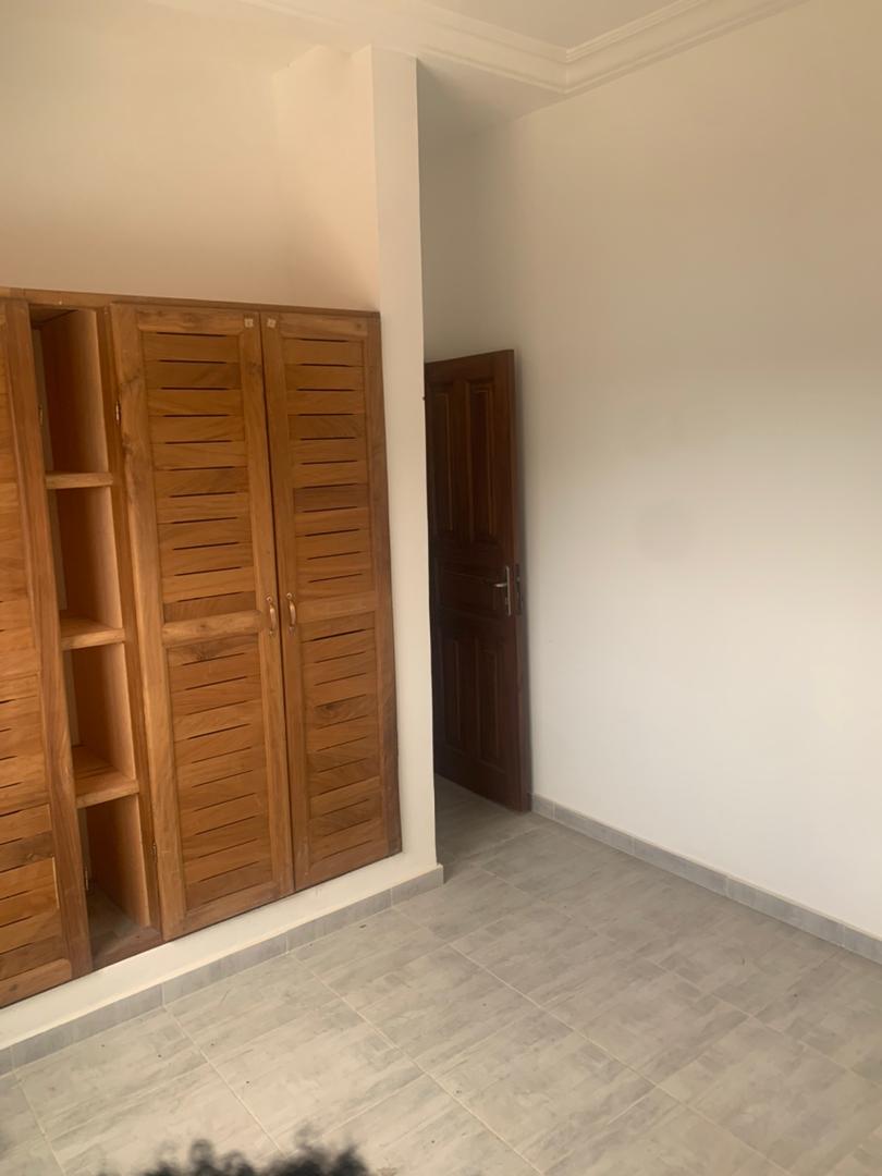 Appartement à louer - Yaoundé, Bastos, Mballa 2 - 1 salon(s), 3 chambre(s), 3 salle(s) de bains - 350 000 FCFA / mois