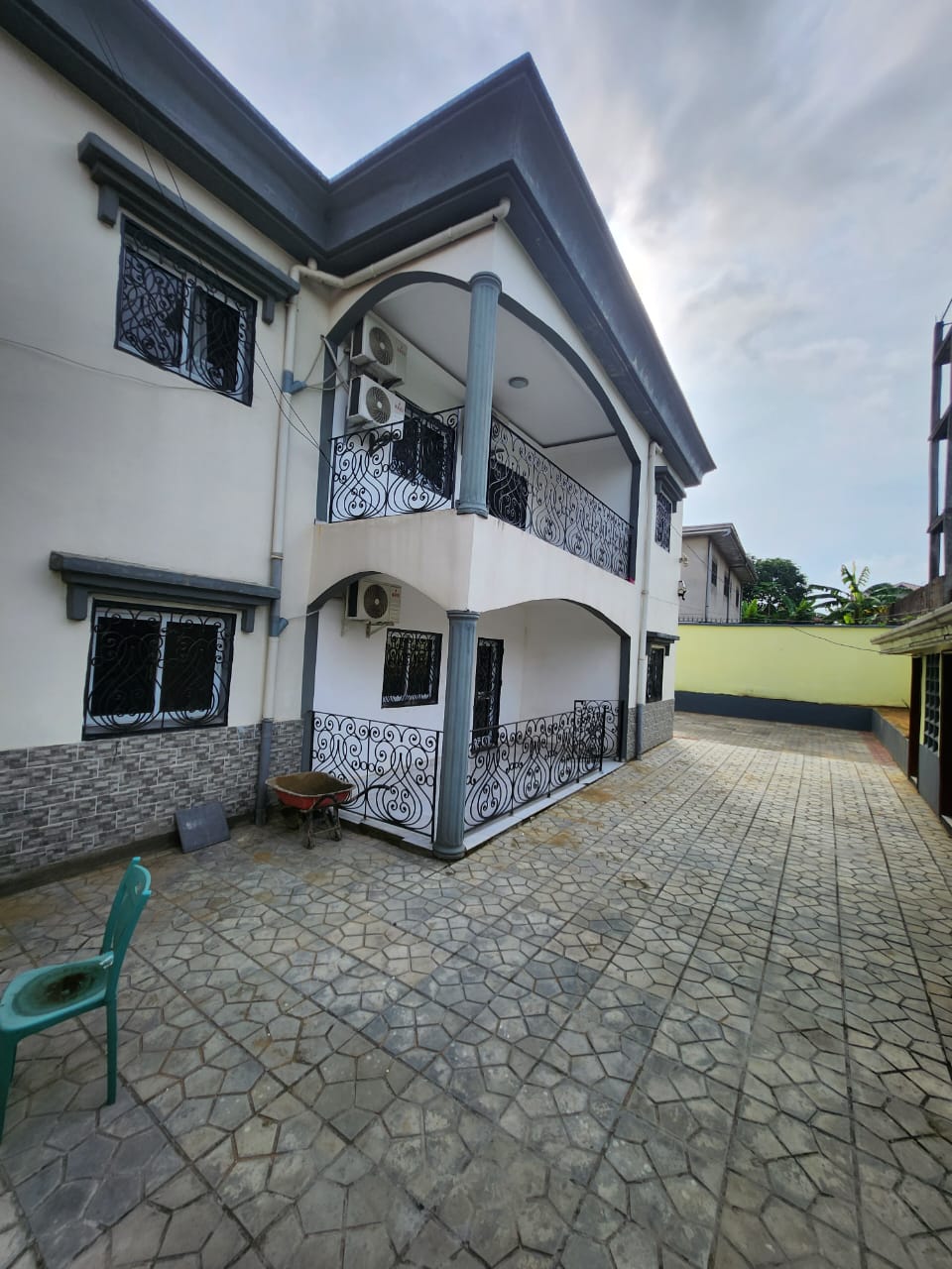 Apartment to rent - Douala, Ndoghem, Pk12, derrière le mess des officiers - 1 living room(s), 1 bedroom(s), 1 bathroom(s) - 100 000 FCFA / month