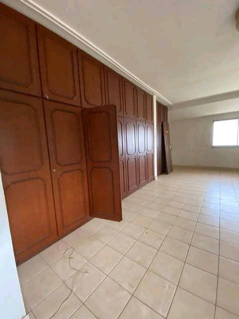 House (Duplex) to rent - Yaoundé, Essos, Essos - 2 living room(s), 11 bedroom(s), 9 bathroom(s) - 1 000 000 FCFA / month