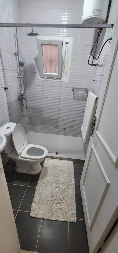Apartment to rent - Yaoundé, Bastos, Bastos centre - 1 living room(s), 2 bedroom(s), 3 bathroom(s) - 600 000 FCFA / month