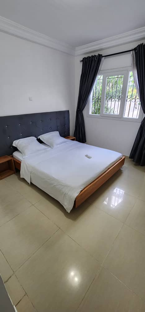Apartment to rent - Yaoundé, Bastos, Bastos centre - 1 living room(s), 2 bedroom(s), 3 bathroom(s) - 600 000 FCFA / month