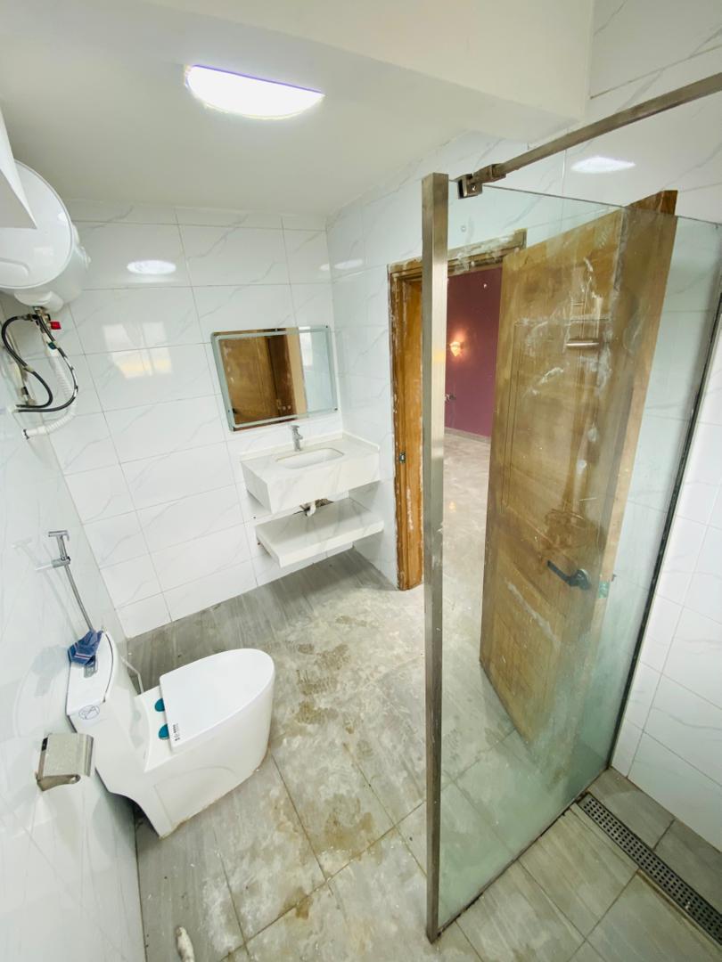 Apartment to rent - Douala, Makepe, Non loin de cour supreme - 1 living room(s), 2 bedroom(s), 3 bathroom(s) - 350 000 FCFA / month