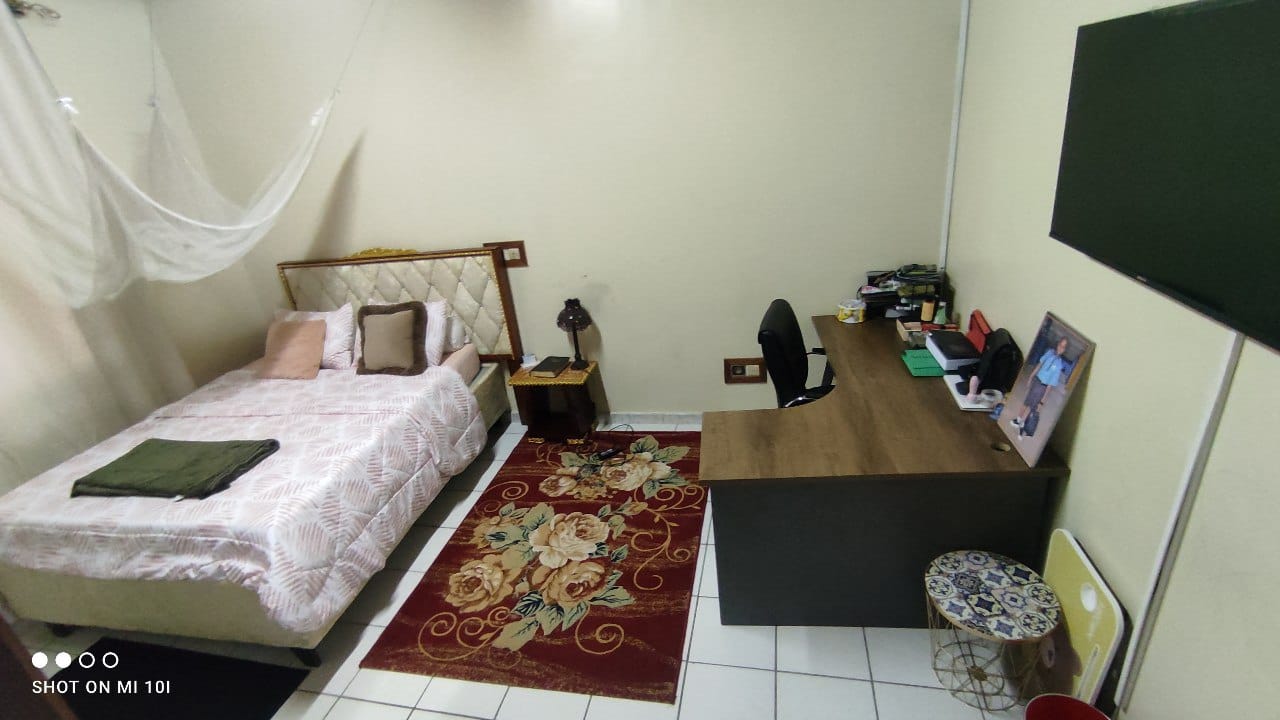 Maison (Duplex) à vendre - Douala, Makepe, Duplex entièrement meublé à  vendre Douala makepe - 2 salon(s), 5 chambre(s), 6 salle(s) de bains - 250 000 000 FCFA