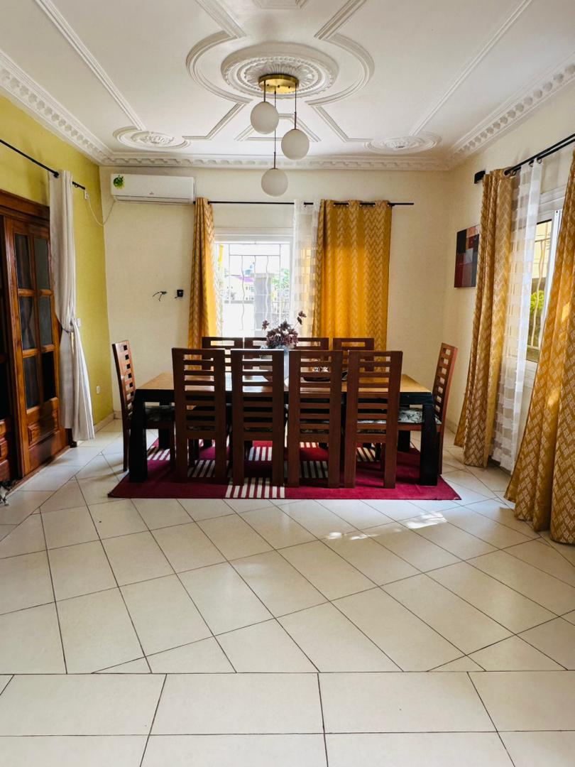 Maison (Concession) à vendre - Douala, Yassa, Duplex principale plus villa les deux biens indépendants chacun à  vendre à  yassa - 2 salon(s), 5 chambre(s), 6 salle(s) de bains - 200 000 000 FCFA