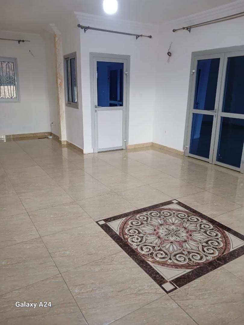 House (Villa) to rent - Douala, Logpom, Maison jumele bassong - 1 living room(s), 4 bedroom(s), 3 bathroom(s) - 600 000 FCFA / month