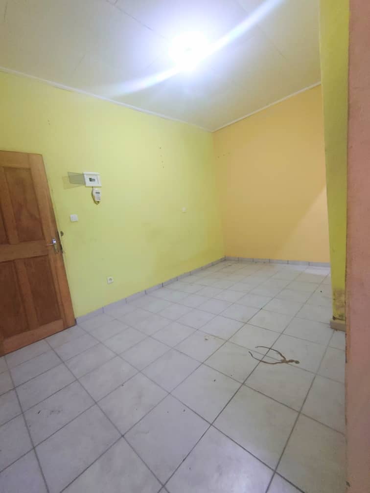 Studio to rent - Douala, PK 14, Marché - 25 000 FCFA / month