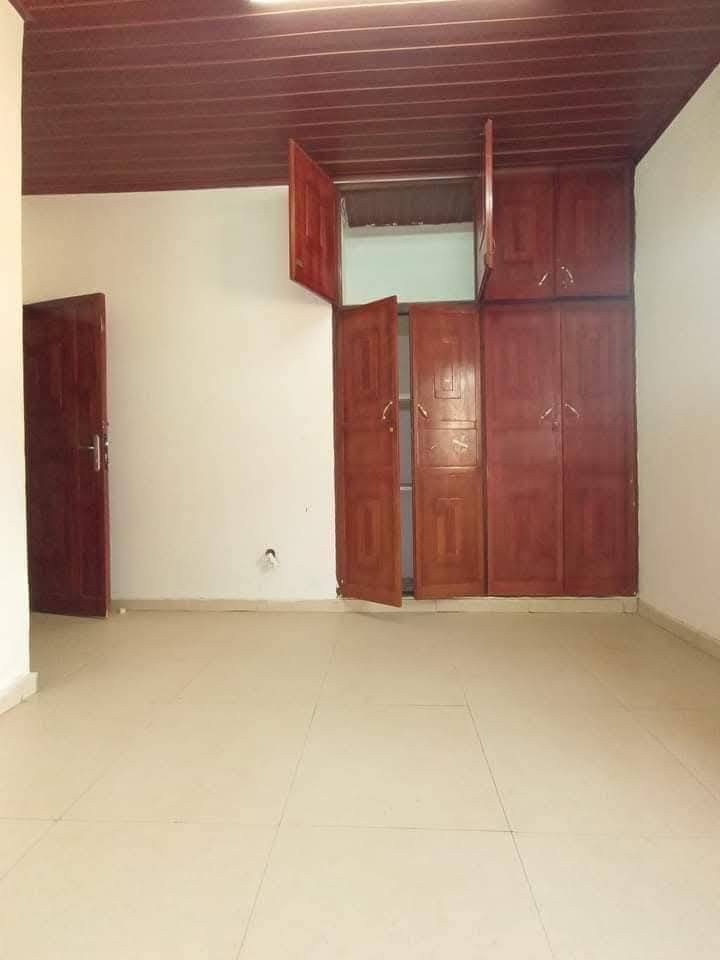 House (Duplex) to rent - Yaoundé, Bastos, bastos - 2 living room(s), 4 bedroom(s), 4 bathroom(s) - 1 000 000 FCFA / month