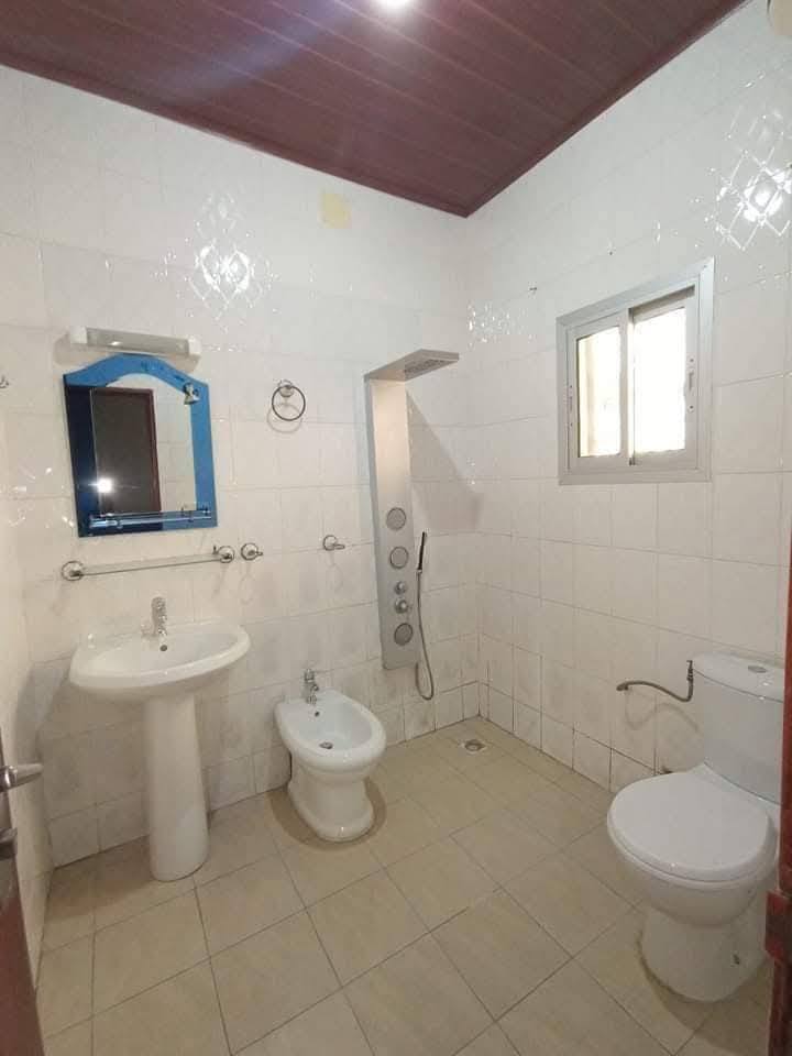 House (Duplex) to rent - Yaoundé, Bastos, bastos - 2 living room(s), 4 bedroom(s), 4 bathroom(s) - 1 000 000 FCFA / month