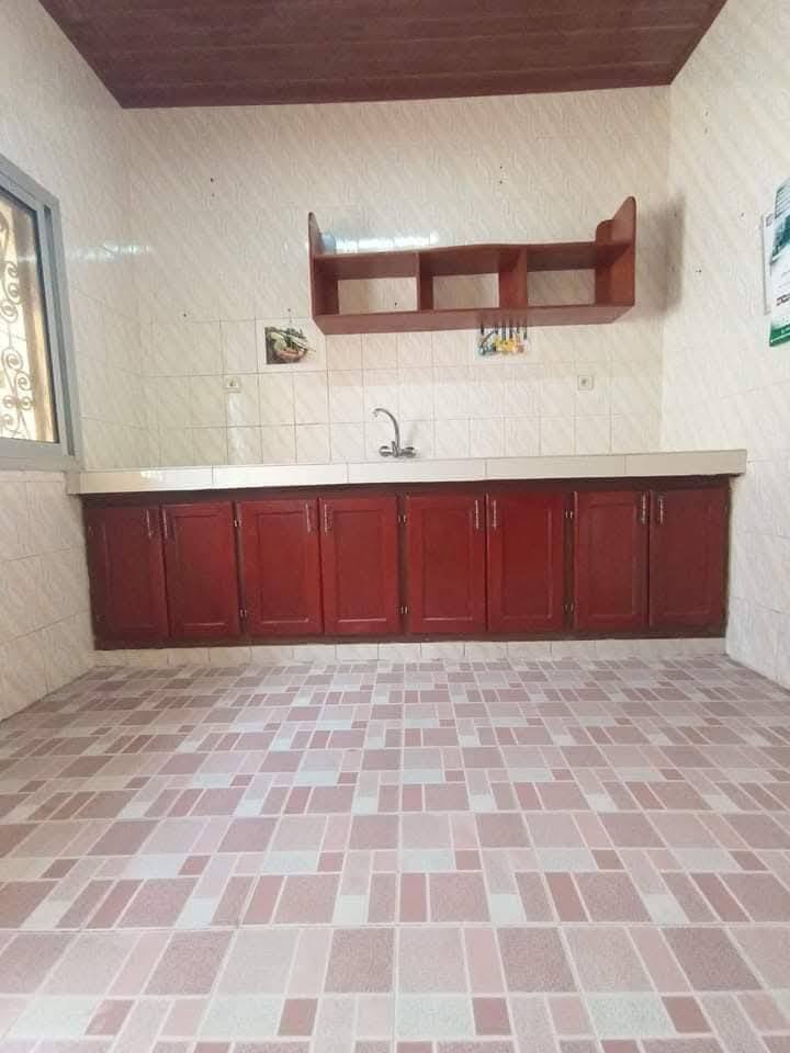 House (Duplex) to rent - Yaoundé, Bastos, bastos - 2 living room(s), 4 bedroom(s), 4 bathroom(s) - 1 000 000 FCFA / month