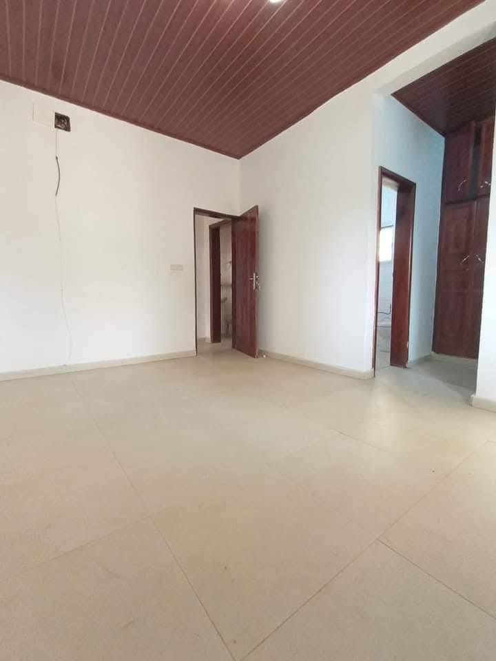 House (Duplex) to rent - Yaoundé, Bastos, bastos - 2 living room(s), 4 bedroom(s), 4 bathroom(s) - 1 000 000 FCFA / month