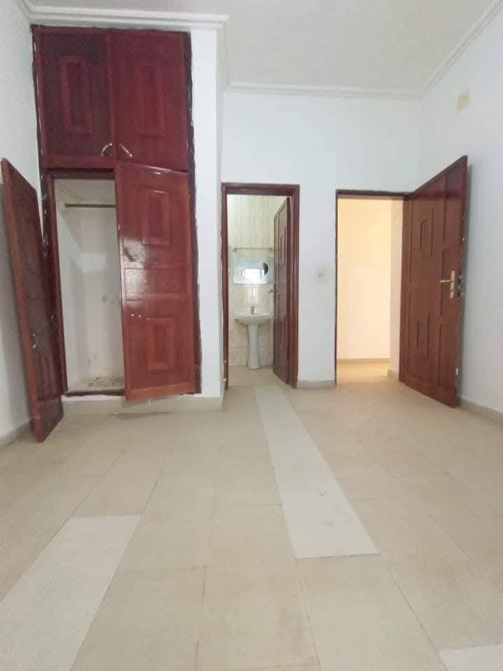 House (Duplex) to rent - Yaoundé, Bastos, bastos - 2 living room(s), 4 bedroom(s), 4 bathroom(s) - 1 000 000 FCFA / month