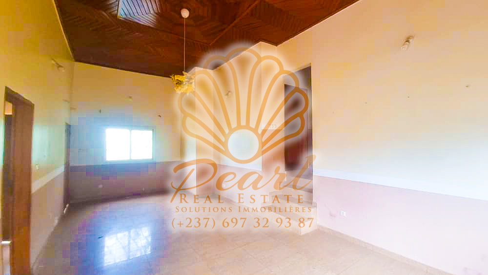 Appartement à louer - Yaoundé, Bastos, Nouvelle route Bastos - 1 salon(s), 3 chambre(s), 3 salle(s) de bains - 350 000 FCFA / mois