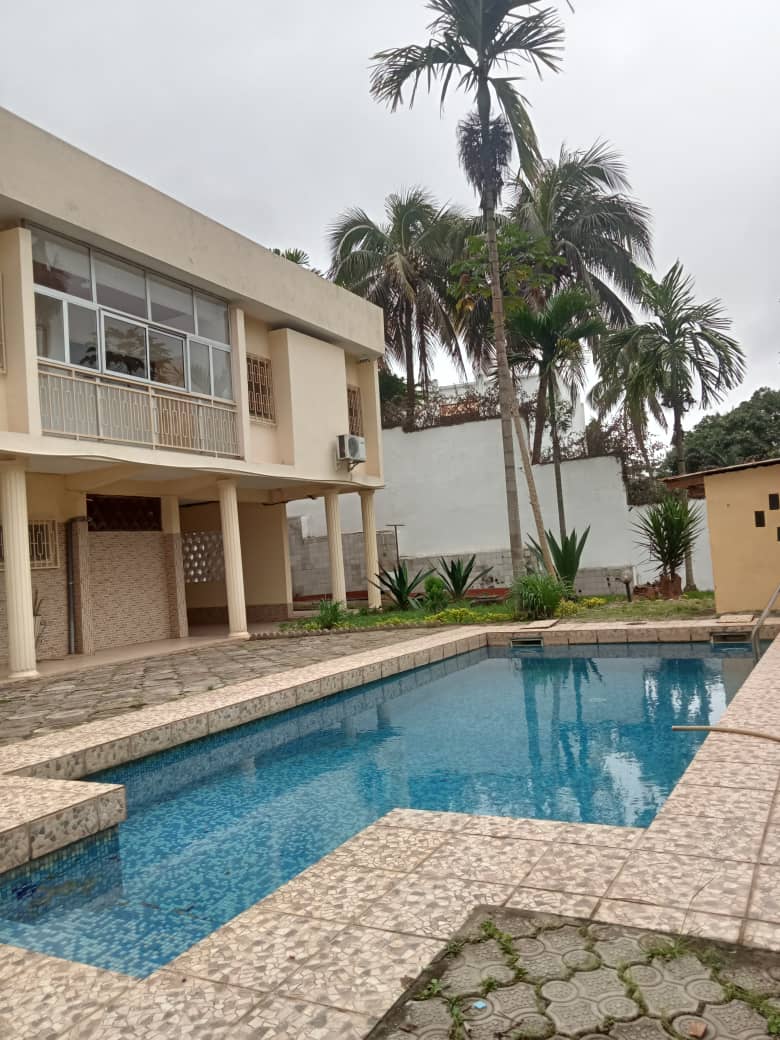 Office to rent at Yaoundé, Bastos, Bastos - 700 m2 - 1 500 000 FCFA