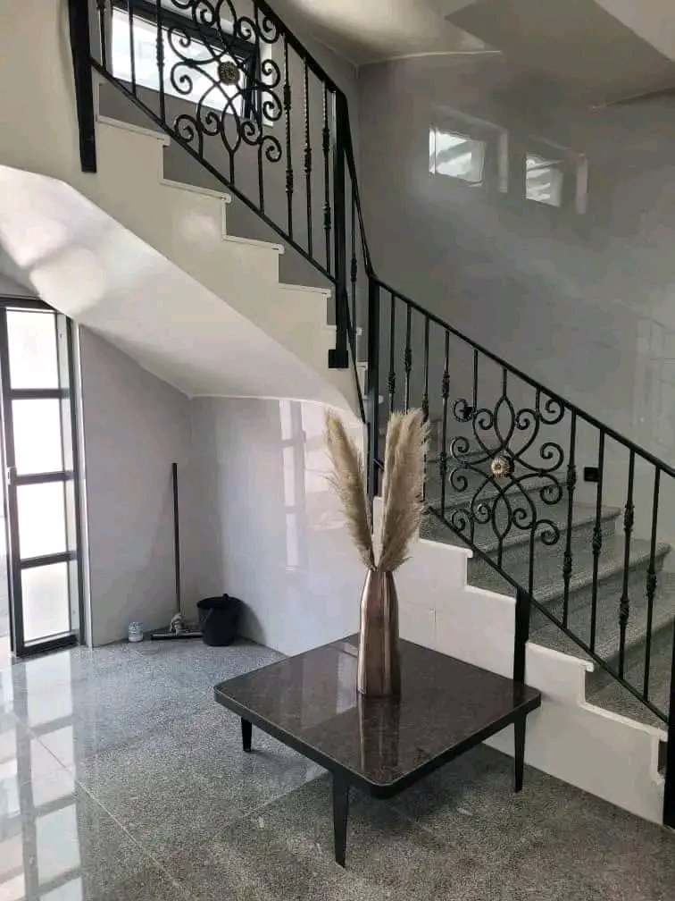 Apartment to rent - Yaoundé, Bastos, Bastos - 1 living room(s), 3 bedroom(s), 4 bathroom(s) - 1 800 FCFA / month