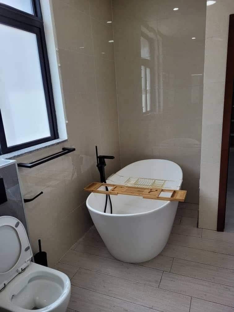 Apartment to rent - Yaoundé, Bastos, Bastos - 1 living room(s), 3 bedroom(s), 4 bathroom(s) - 1 800 FCFA / month