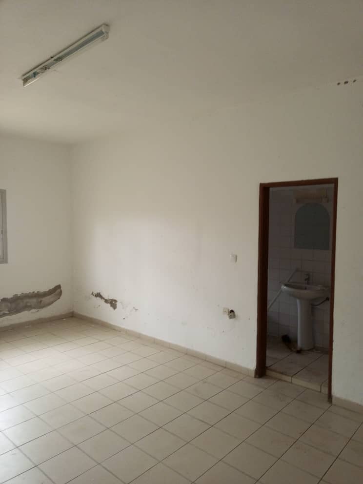 House (Duplex) to rent - Douala, Makepe, Lycee - 2 living room(s), 5 bedroom(s), 4 bathroom(s) - 600 000 FCFA / month