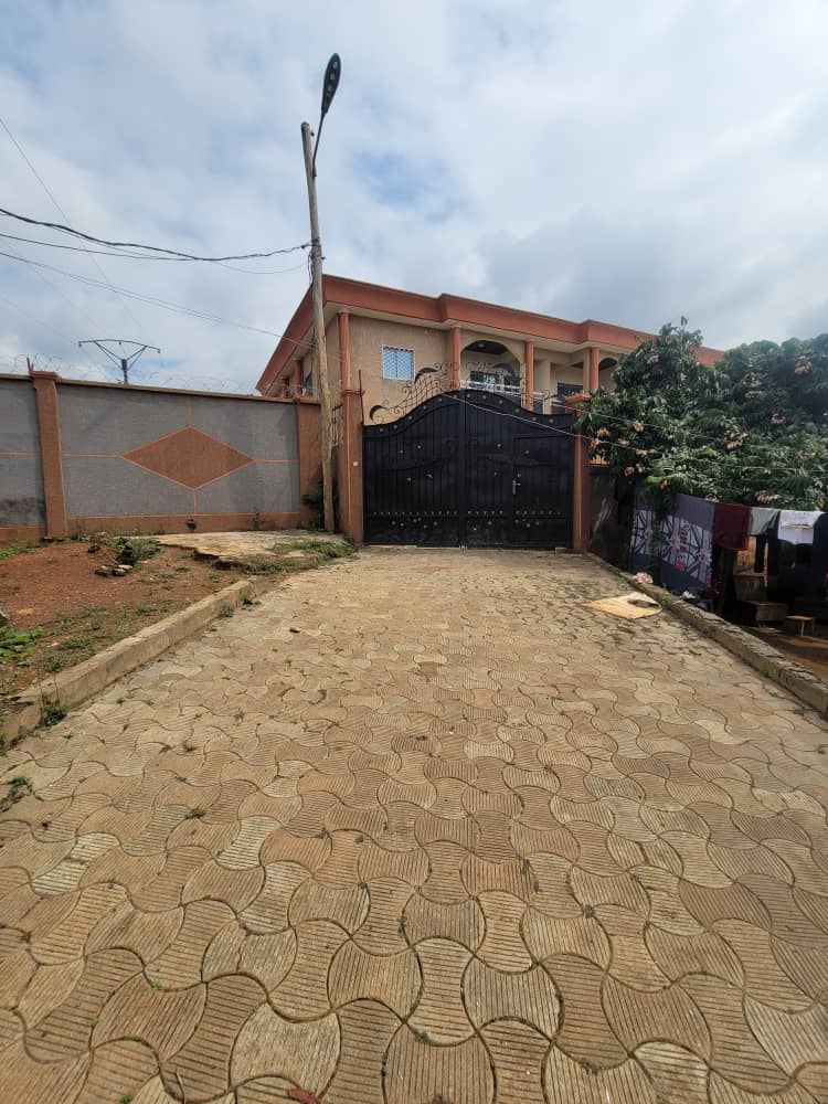 House (Duplex) for sale - Yaoundé, Odza, Terminus - 4 living room(s), 9 bedroom(s), 8 bathroom(s) - 165 000 000 FCFA / month