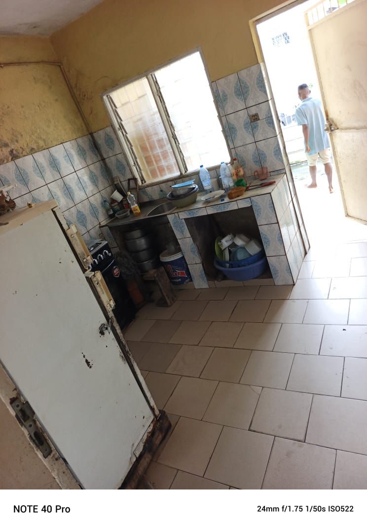 House (Duplex) to rent - Douala, Bonamoussadi, Lyce - 2 living room(s), 5 bedroom(s), 3 bathroom(s) - 400 000 FCFA / month