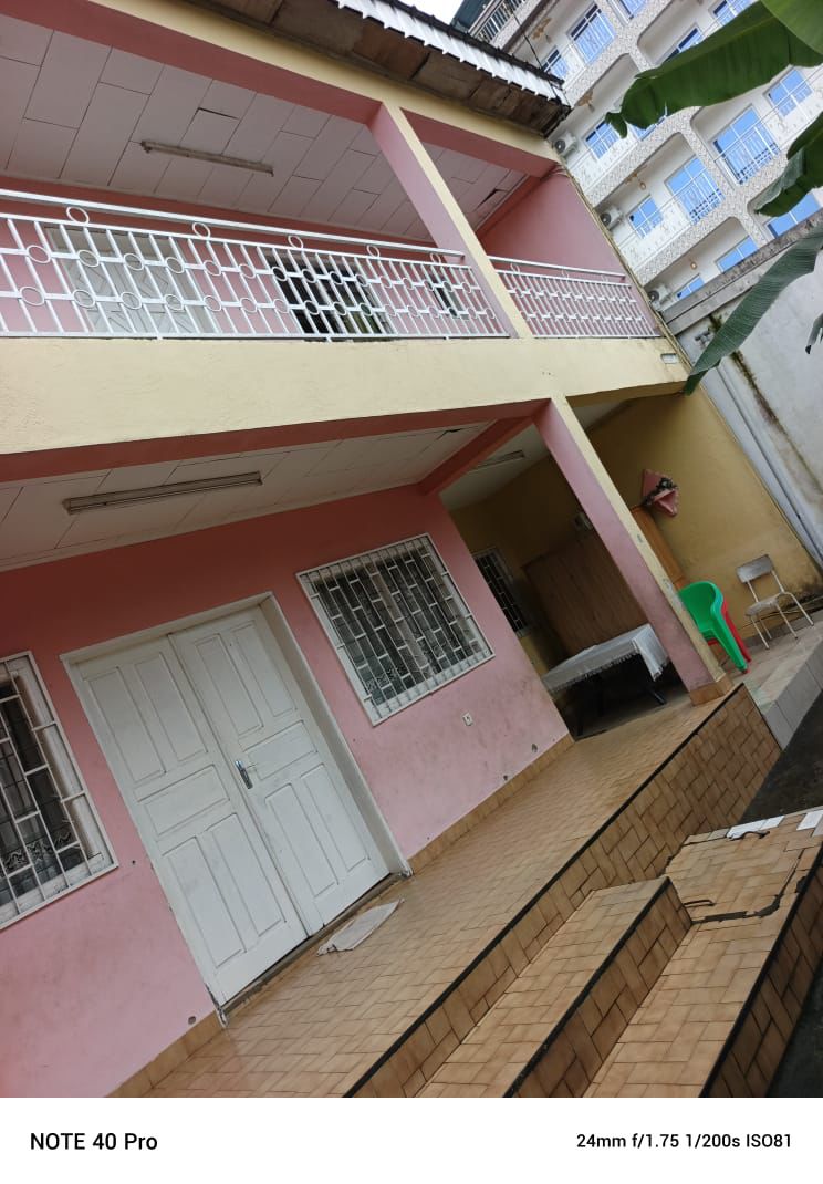 House (Duplex) to rent - Douala, Bonamoussadi, Lyce - 2 living room(s), 5 bedroom(s), 3 bathroom(s) - 400 000 FCFA / month
