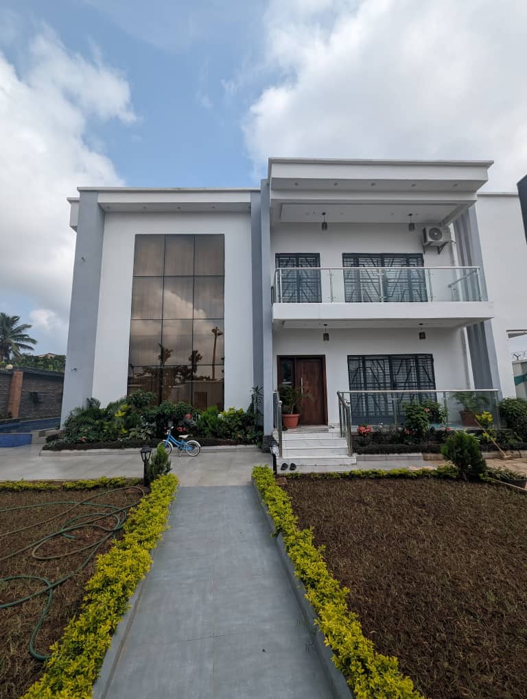 House (Duplex) for sale - Yaoundé, Odza, Borne 12 - 3 living room(s), 5 bedroom(s), 5 bathroom(s) - 275 000 000 FCFA / month
