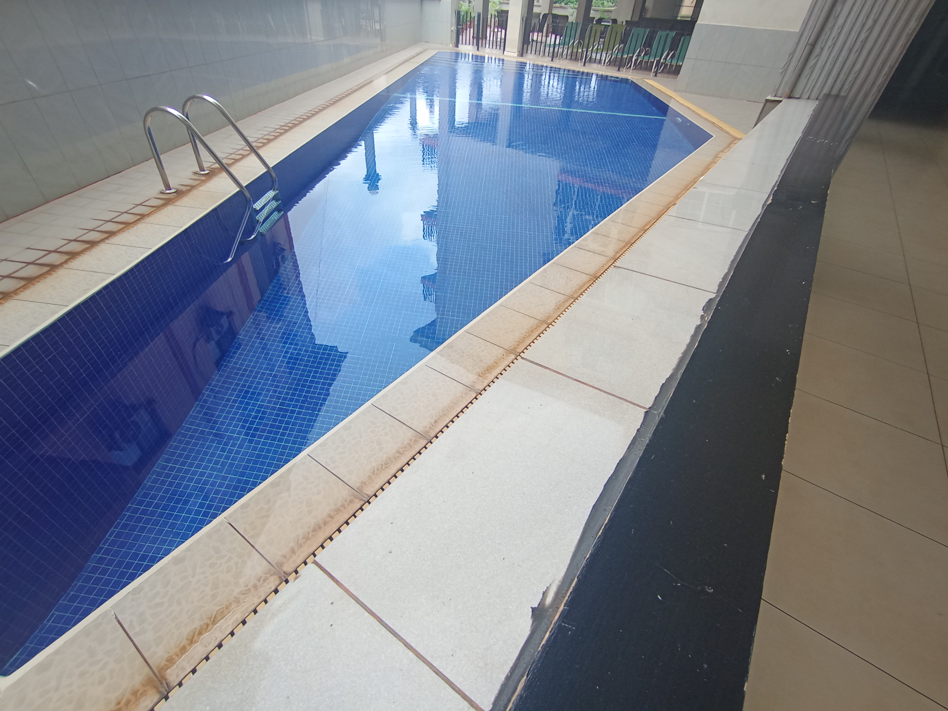 Apartment to rent - Yaoundé, Bastos, Bastos centre - 1 living room(s), 3 bedroom(s), 3 bathroom(s) - 1 000 000 FCFA / month