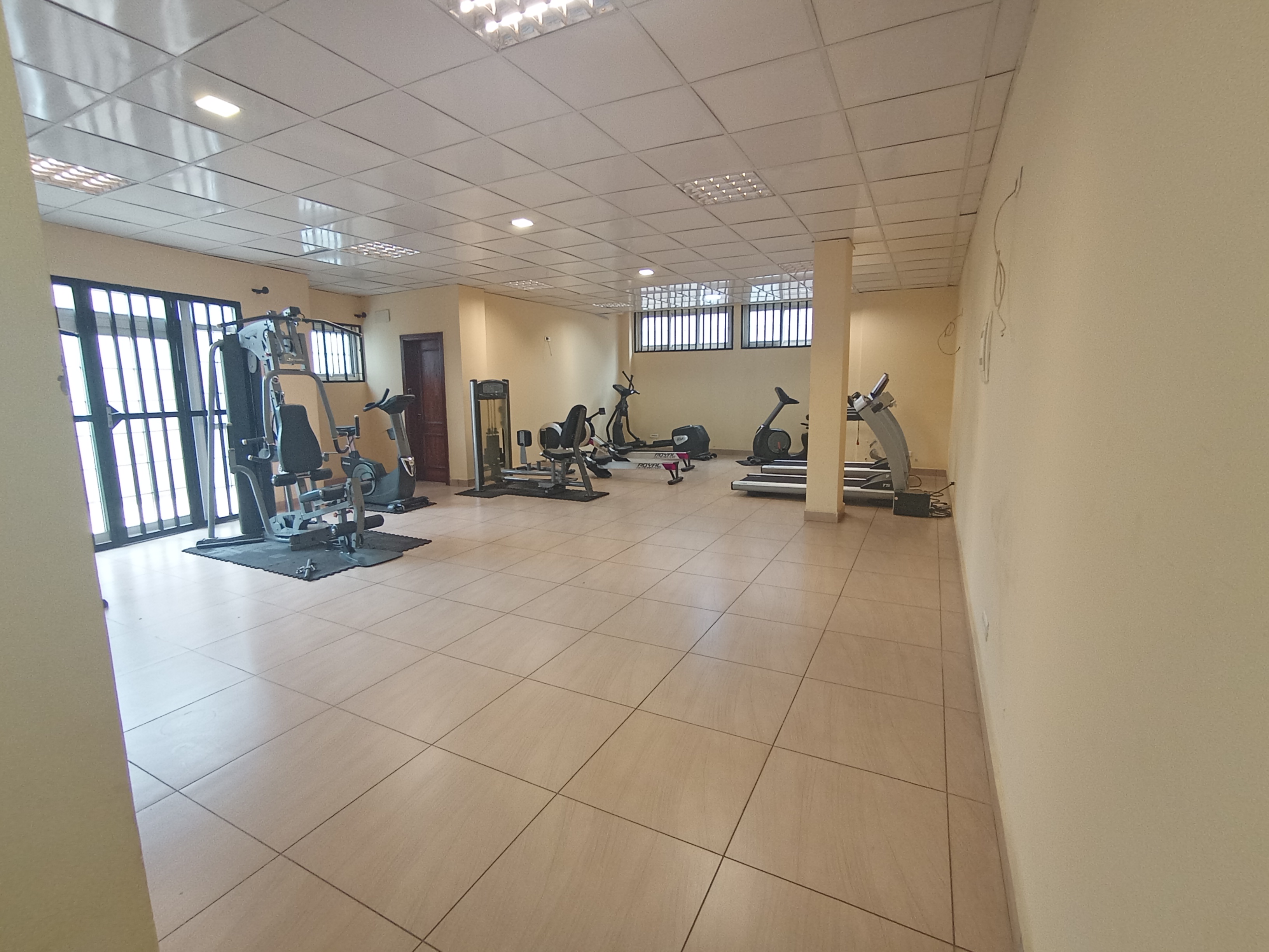 Apartment to rent - Yaoundé, Bastos, Bastos centre - 1 living room(s), 3 bedroom(s), 3 bathroom(s) - 1 000 000 FCFA / month