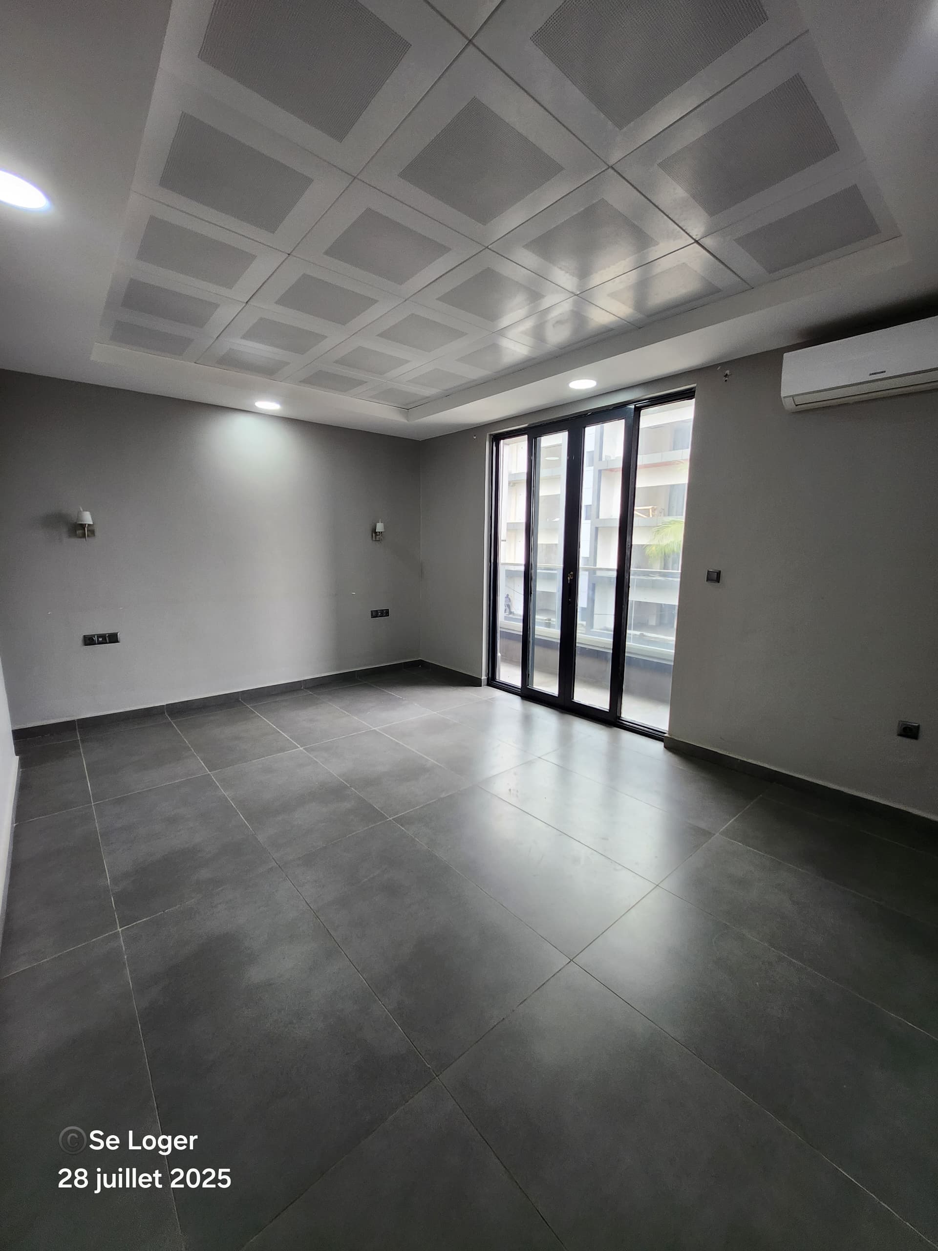 Apartment to rent - Douala, Bonapriso, M - 1 living room(s), 3 bedroom(s), 3 bathroom(s) - 1 000 000 FCFA / month