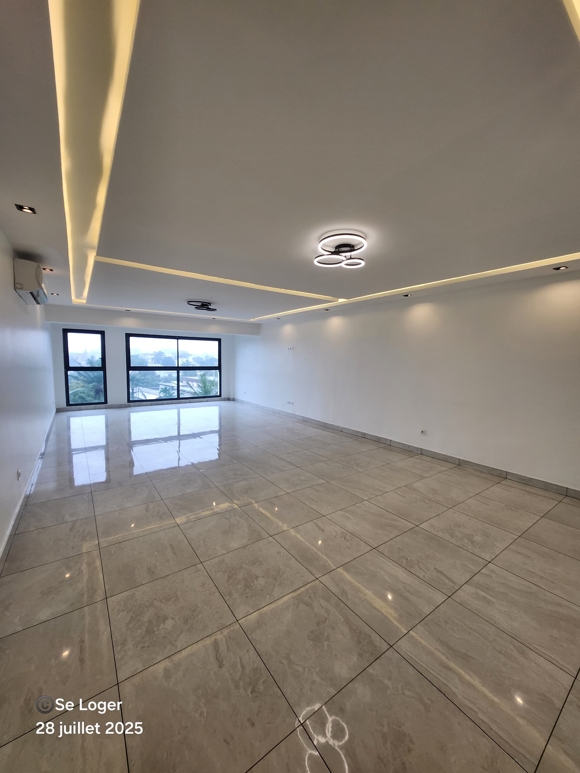Apartment to rent - Douala, Bonapriso, H - 1 living room(s), 3 bedroom(s), 4 bathroom(s) - 1 500 000 FCFA / month