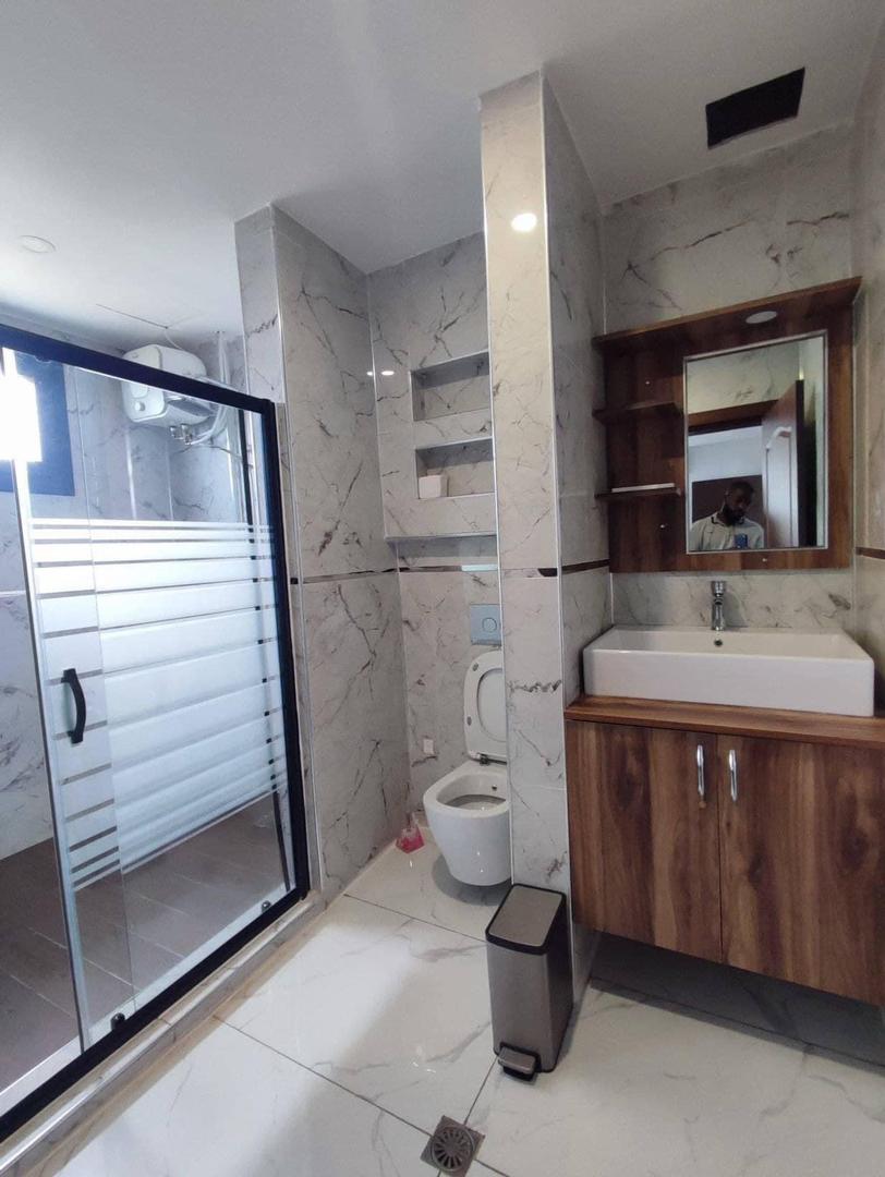 Apartment to rent - Yaoundé, Bastos, Centre Ville - 1 living room(s), 2 bedroom(s), 2 bathroom(s) - 1 800 000 FCFA / month