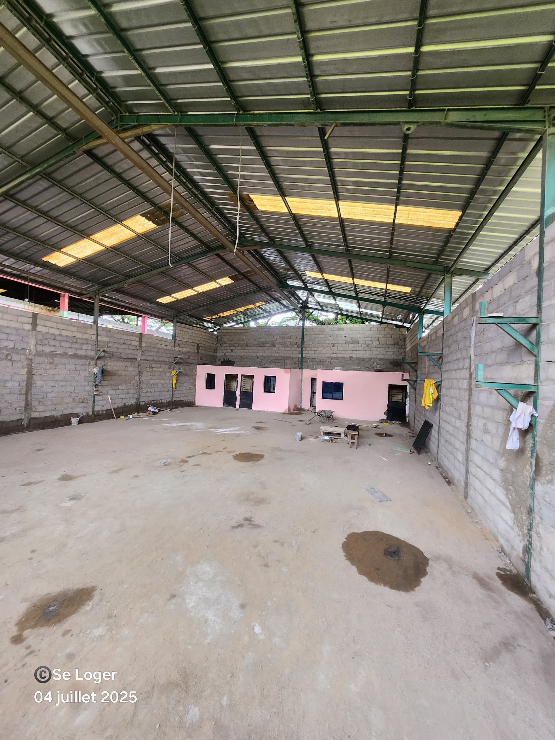 Store to rent at Douala, Port, H - 1000 m2 - 1 200 000 FCFA