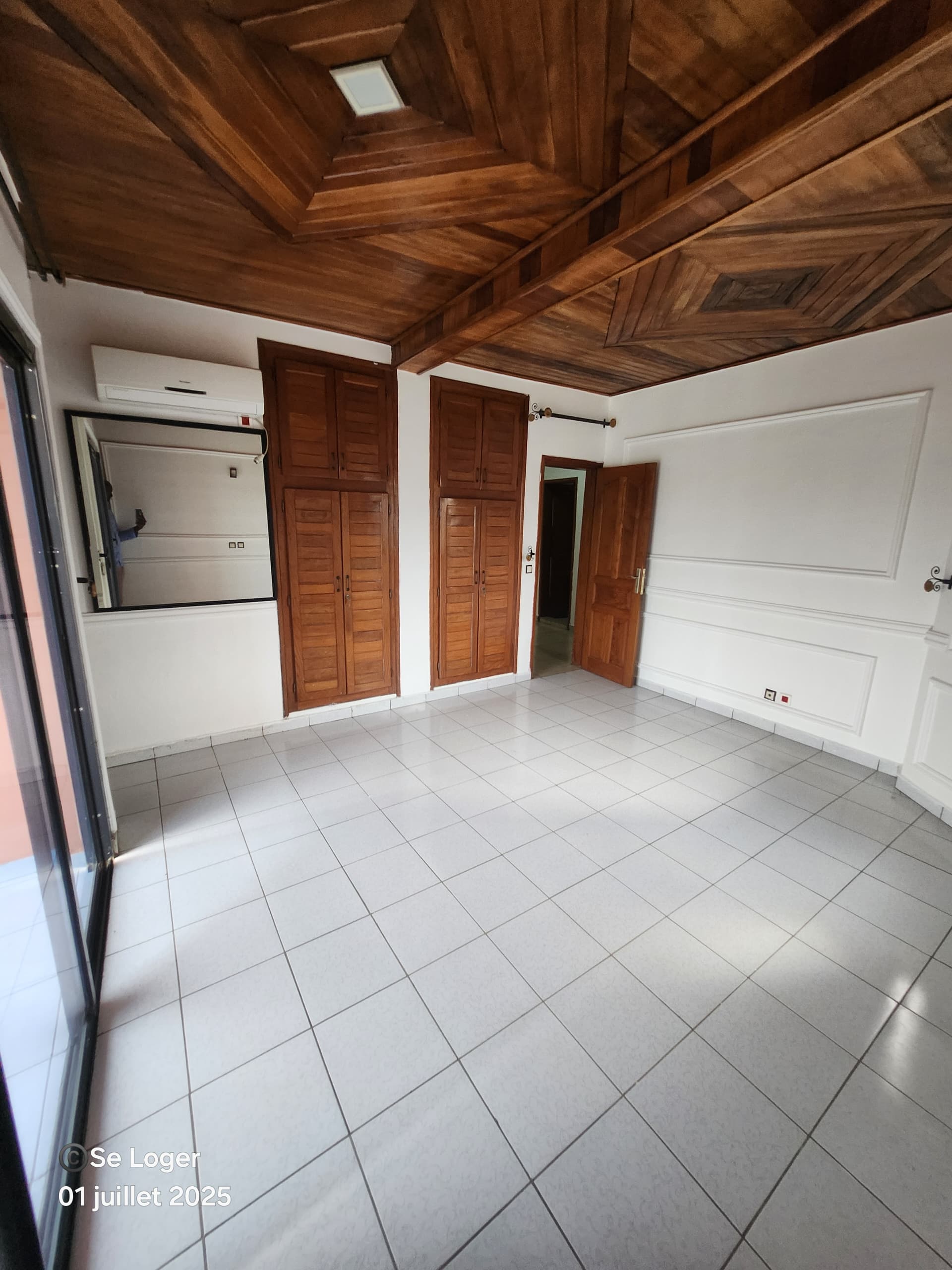 Apartment to rent - Douala, Kotto, En bordure de route - 1 living room(s), 3 bedroom(s), 2 bathroom(s) - 300 000 FCFA / month