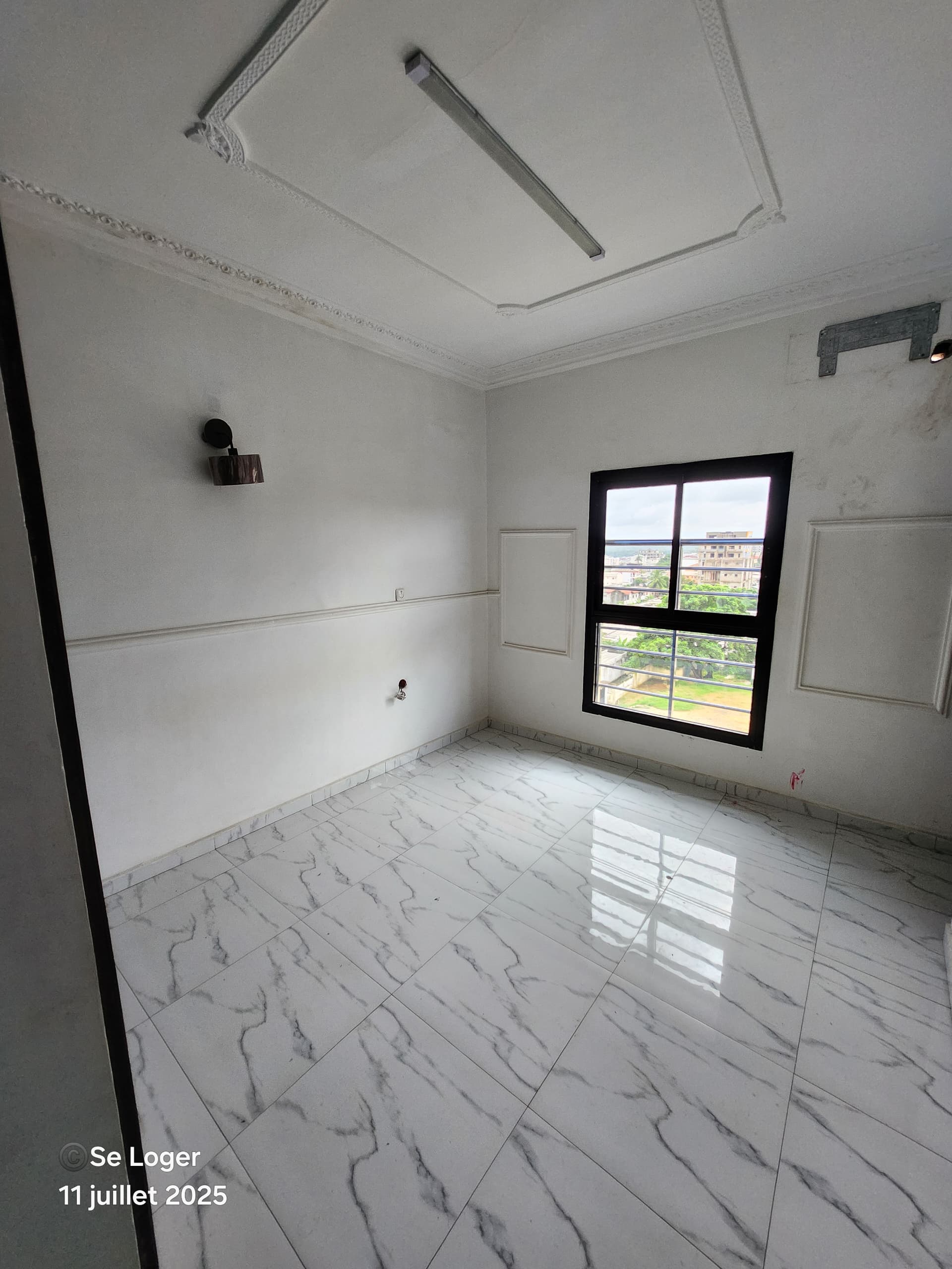Apartment to rent - Douala, Kotto, En bordure de route - 1 living room(s), 2 bedroom(s), 2 bathroom(s) - 300 000 FCFA / month