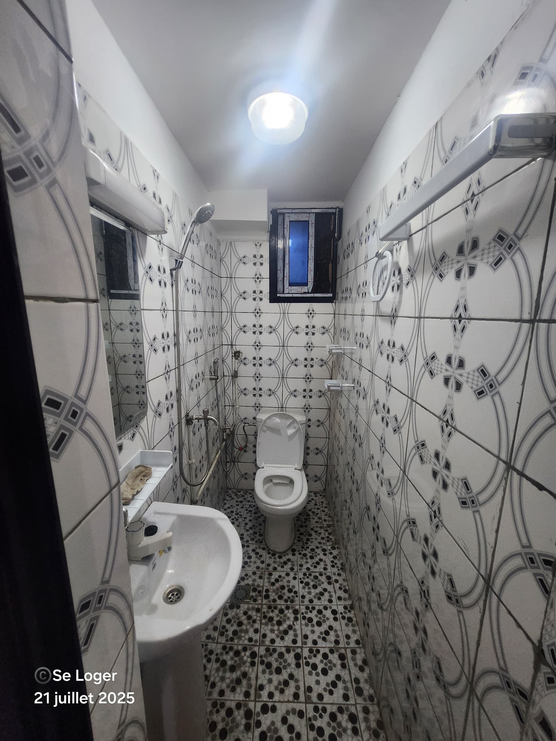 Apartment to rent - Douala, Bonapriso, Clinique de l'aéroport - 1 living room(s), 1 bedroom(s), 1 bathroom(s) - 200 000 FCFA / month