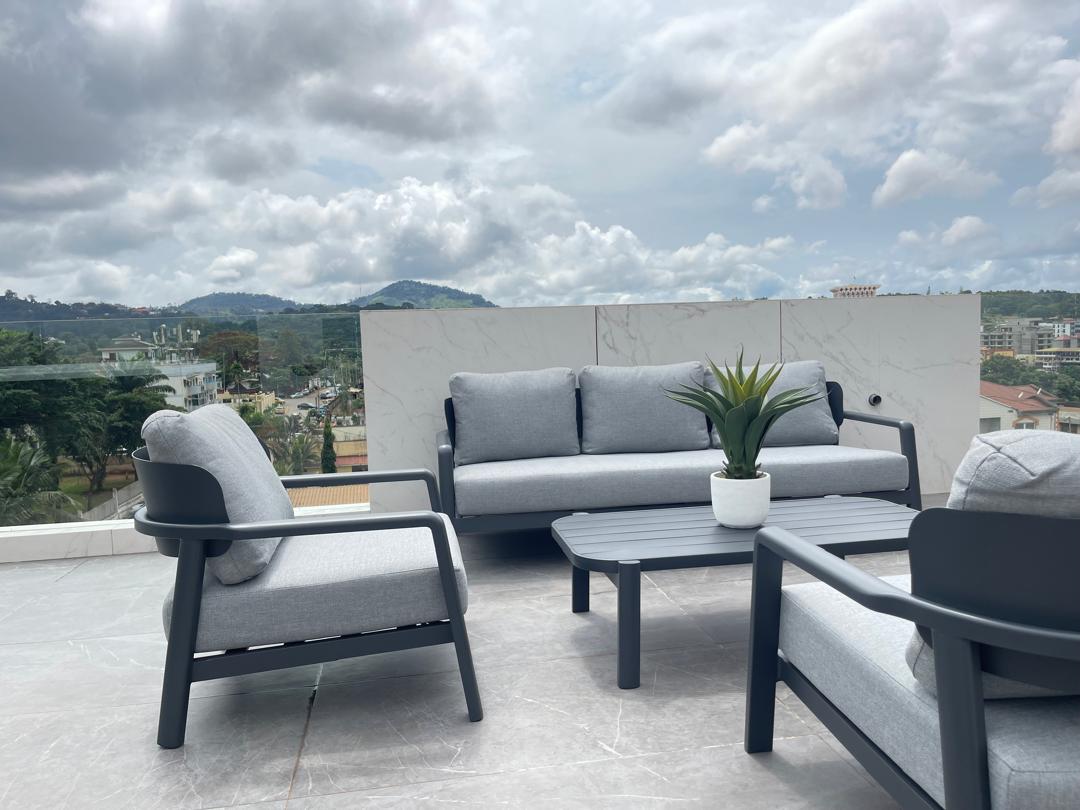 Apartment to rent - Yaoundé, Bastos, Centre Ville - 1 living room(s), 2 bedroom(s), 2 bathroom(s) - 2 750 000 FCFA / month