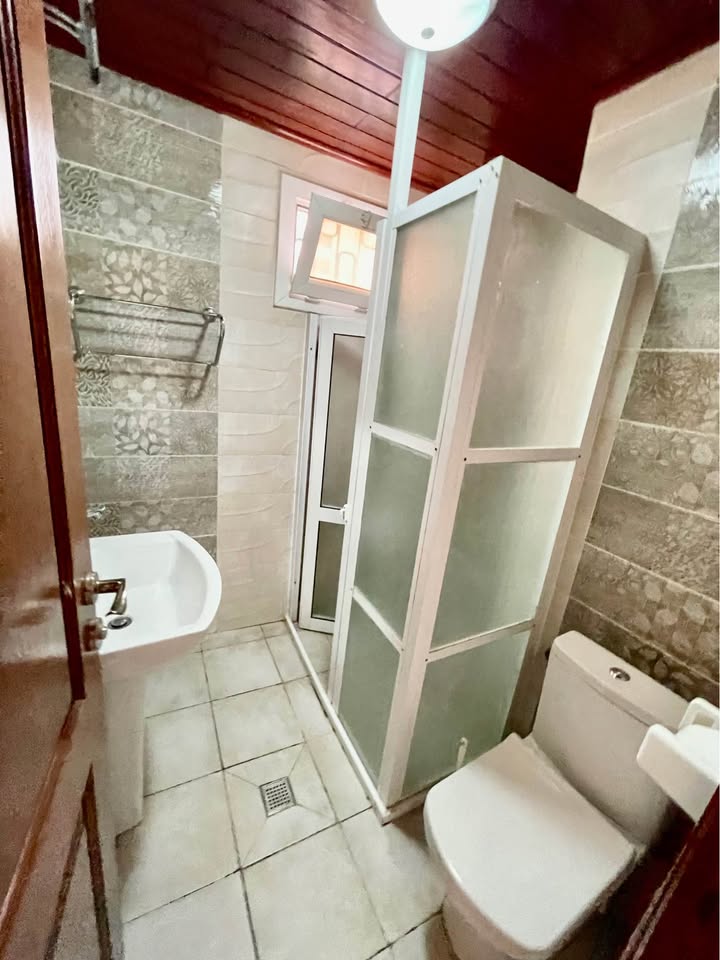 Apartment to rent - Yaoundé, Bastos, bastos - 1 living room(s), 2 bedroom(s), 3 bathroom(s) - 600 000 FCFA / month