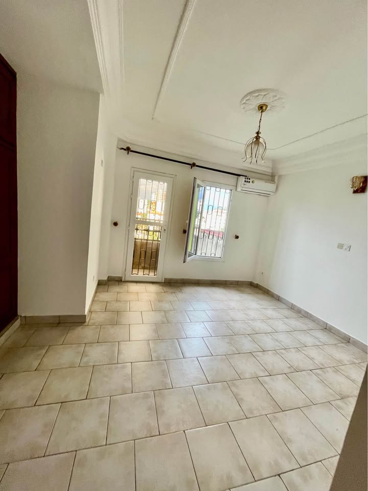 Apartment to rent - Yaoundé, Bastos, bastos - 1 living room(s), 2 bedroom(s), 3 bathroom(s) - 600 000 FCFA / month