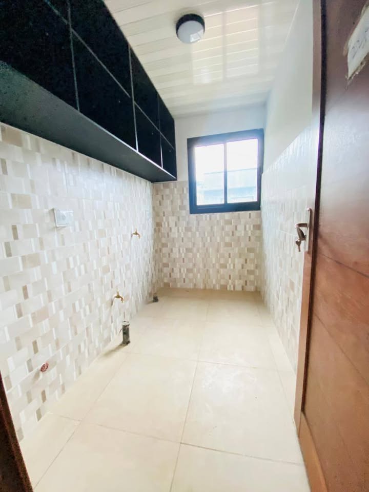 Apartment to rent - Yaoundé, Bastos, bastos - 1 living room(s), 3 bedroom(s), 3 bathroom(s) - 700 000 FCFA / month