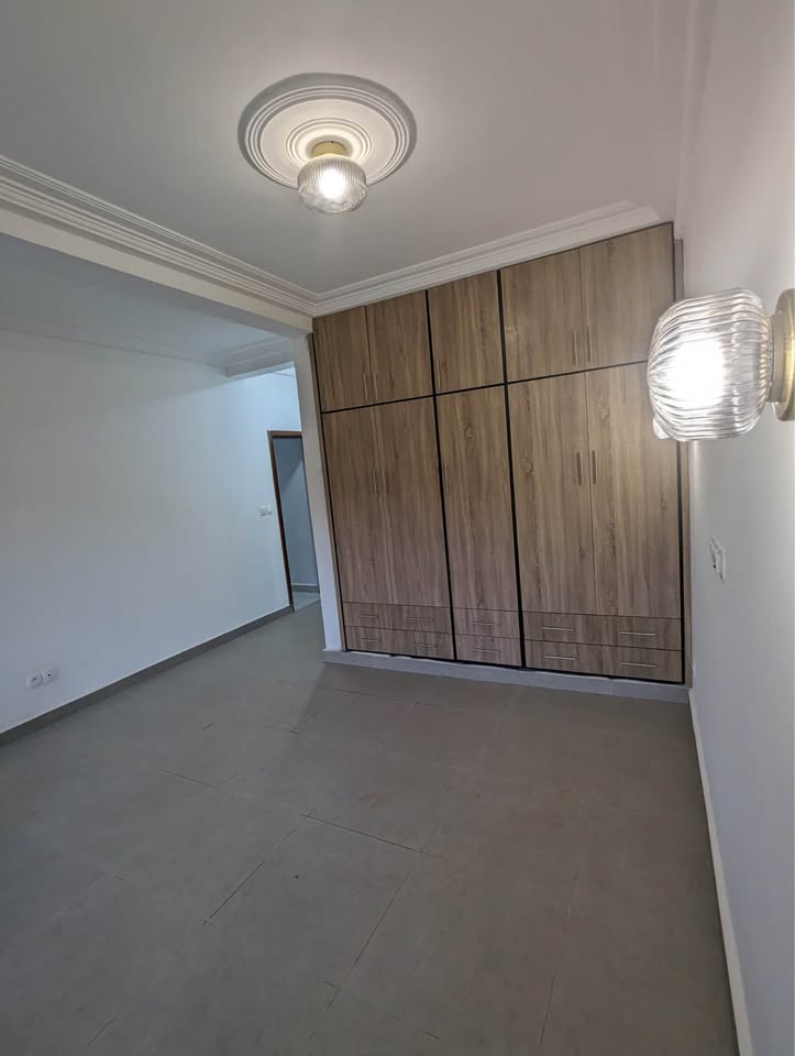 Apartment to rent - Yaoundé, Odza, odza - 1 living room(s), 2 bedroom(s), 3 bathroom(s) - 250 000 FCFA / month