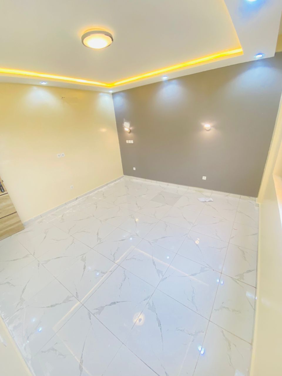 Apartment to rent - Douala, Kotto, Koto - 1 living room(s), 2 bedroom(s), 3 bathroom(s) - 400 000 FCFA / month