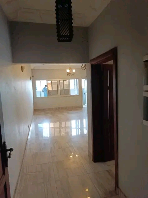 Apartment to rent - Yaoundé, Tsinga, Camp sic - 1 living room(s), 4 bedroom(s), 3 bathroom(s) - 300 000 FCFA / month