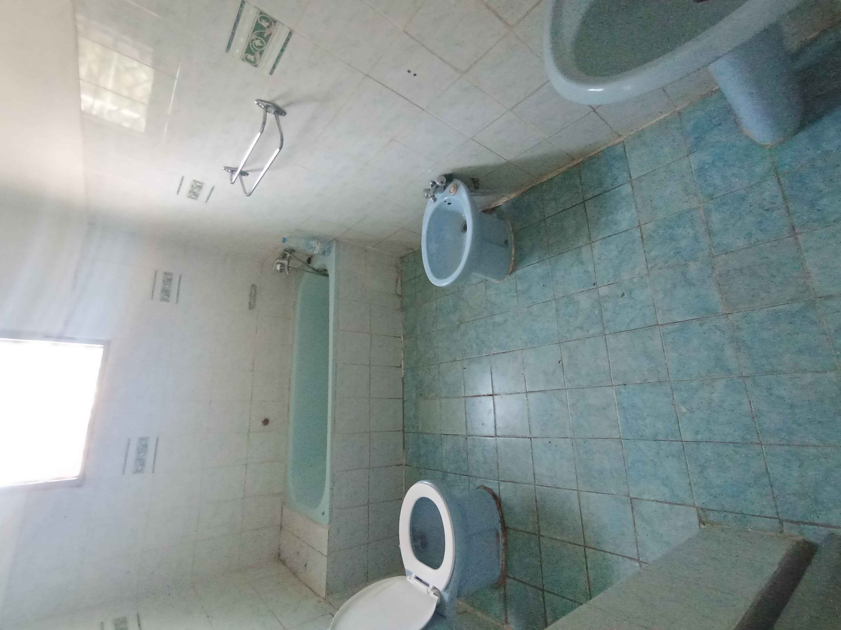 House (Villa) to rent - Yaoundé, Bastos, Bastos centre - 1 living room(s), 4 bedroom(s), 3 bathroom(s) - 700 000 FCFA / month
