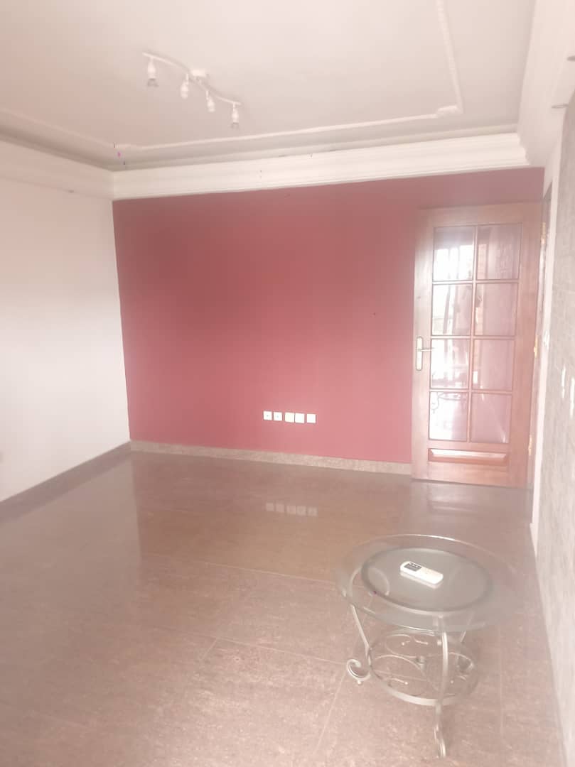 Apartment to rent - Douala, Bonapriso, Bonapriso - 1 living room(s), 1 bedroom(s), 1 bathroom(s) - 250 000 FCFA / month