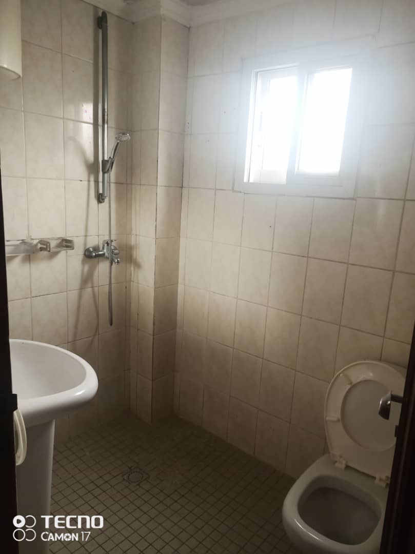 Apartment to rent - Douala, Bonapriso, Bonapriso - 1 living room(s), 1 bedroom(s), 1 bathroom(s) - 250 000 FCFA / month