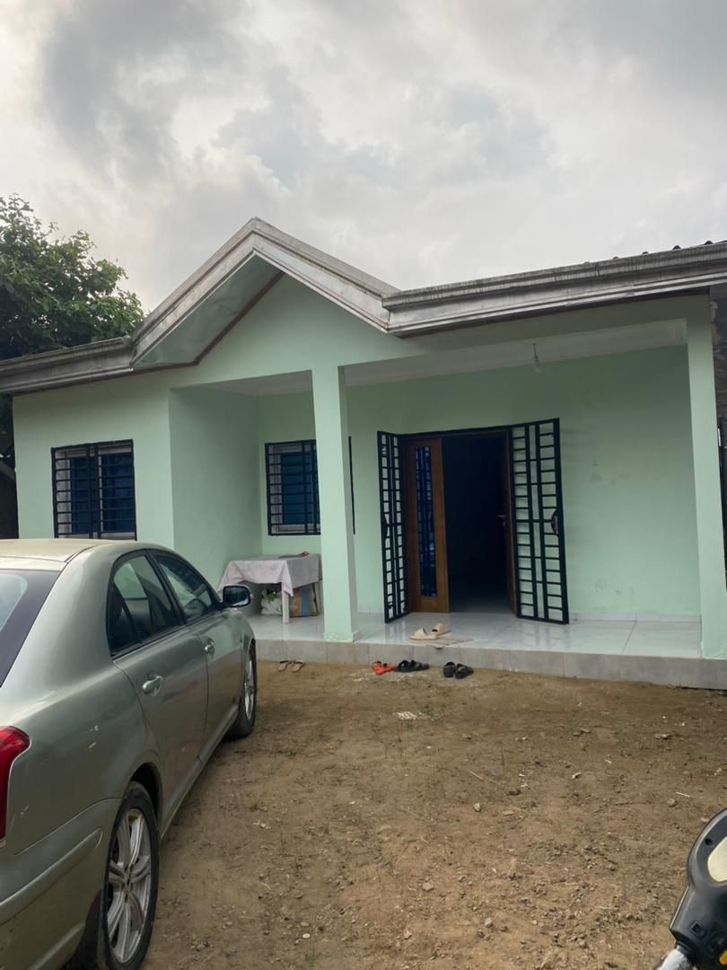 House (Villa) to rent - Douala, Logpom, Maison jumelle - 1 living room(s), 3 bedroom(s), 2 bathroom(s) - 190 000 FCFA / month