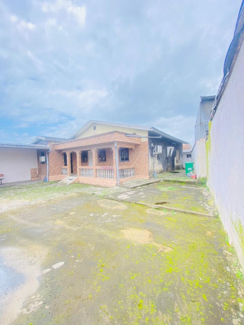 House (Villa) to rent - Douala, Akwa I, Akwa - 1 living room(s), 3 bedroom(s), 3 bathroom(s) - 600 000 FCFA / month