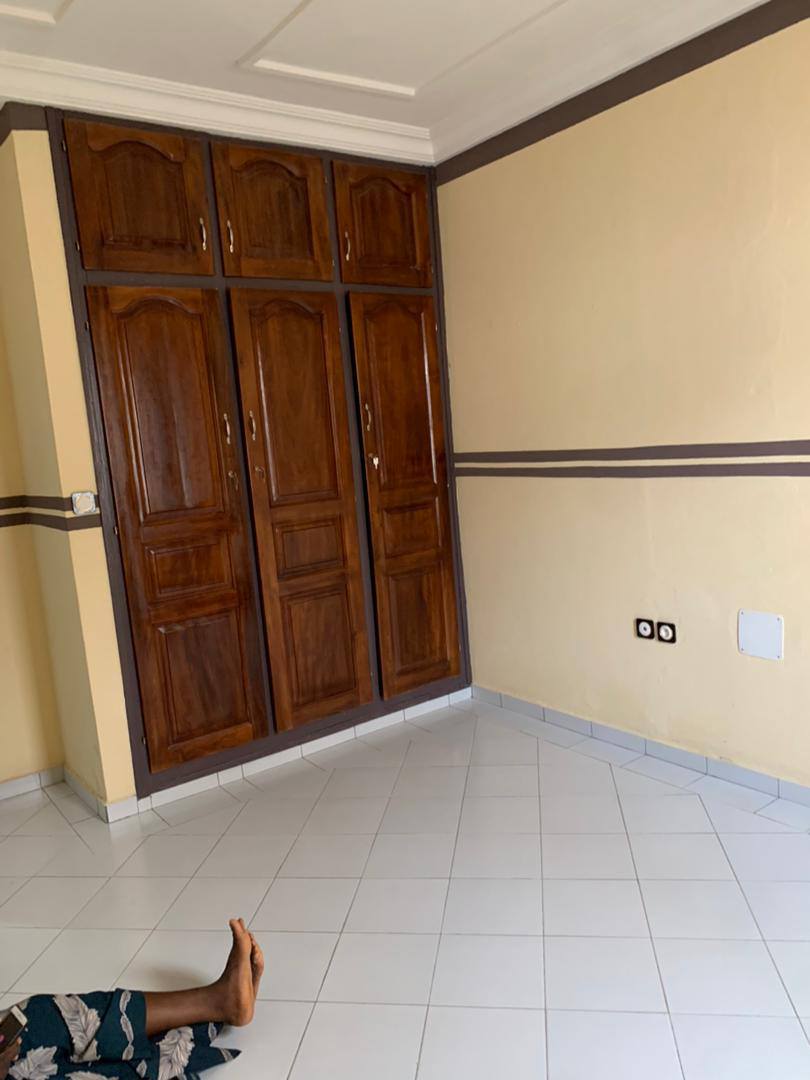House (Villa) to rent - Yaoundé, Bastos, dragage - 1 living room(s), 3 bedroom(s), 3 bathroom(s) - 1 000 000 FCFA / month