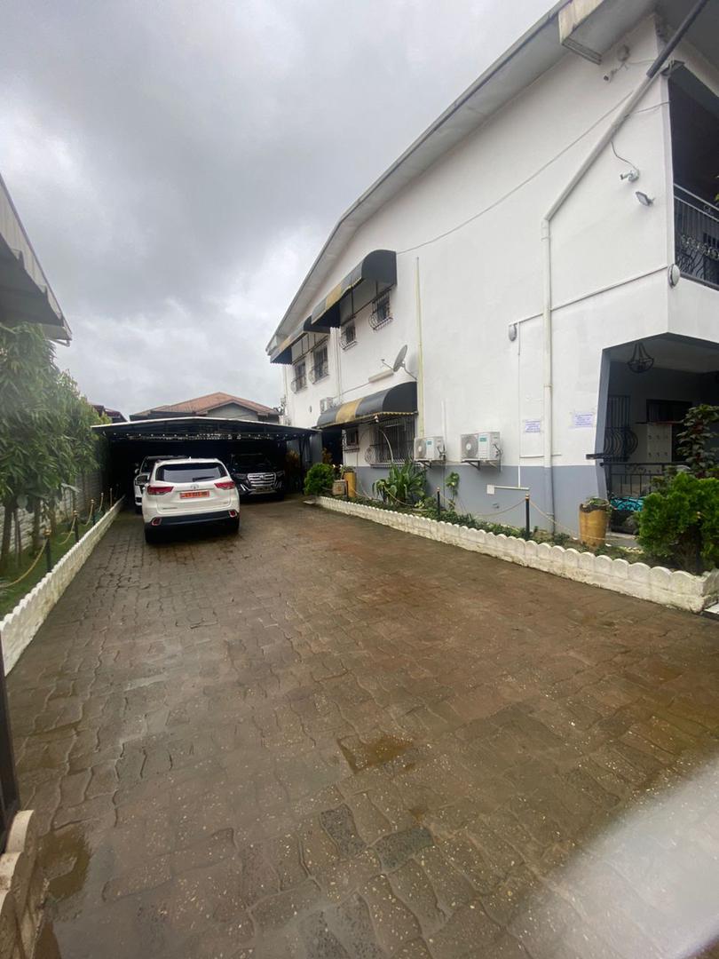 House (Villa) for sale - Douala, Makepe, Makepe - 1 living room(s), 4 bedroom(s), 3 bathroom(s) - 250 000 000 FCFA / month