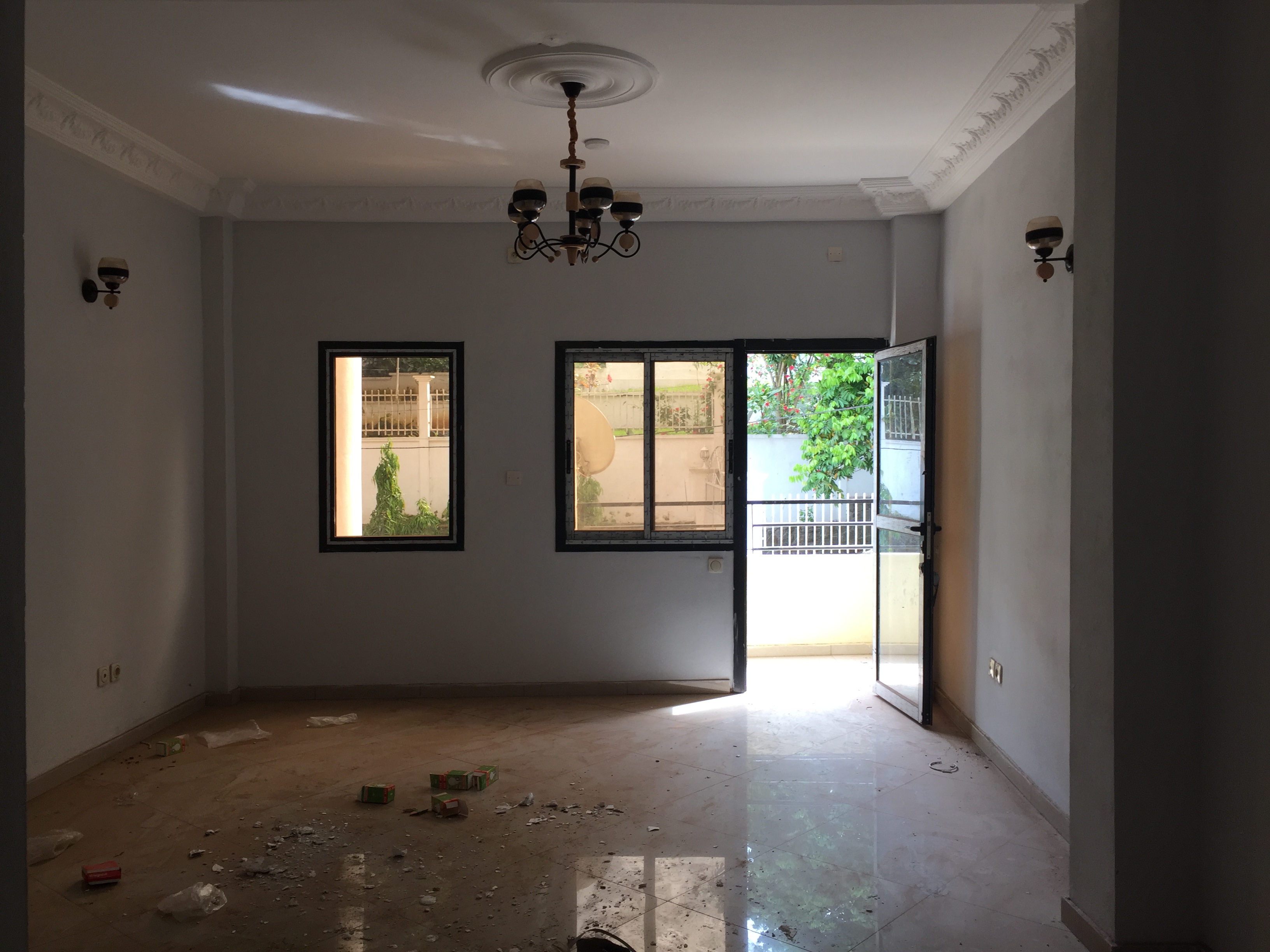 Apartment to rent - Yaoundé, Bastos, Bastos - 1 living room(s), 1 bedroom(s), 1 bathroom(s) - 350 000 FCFA / month