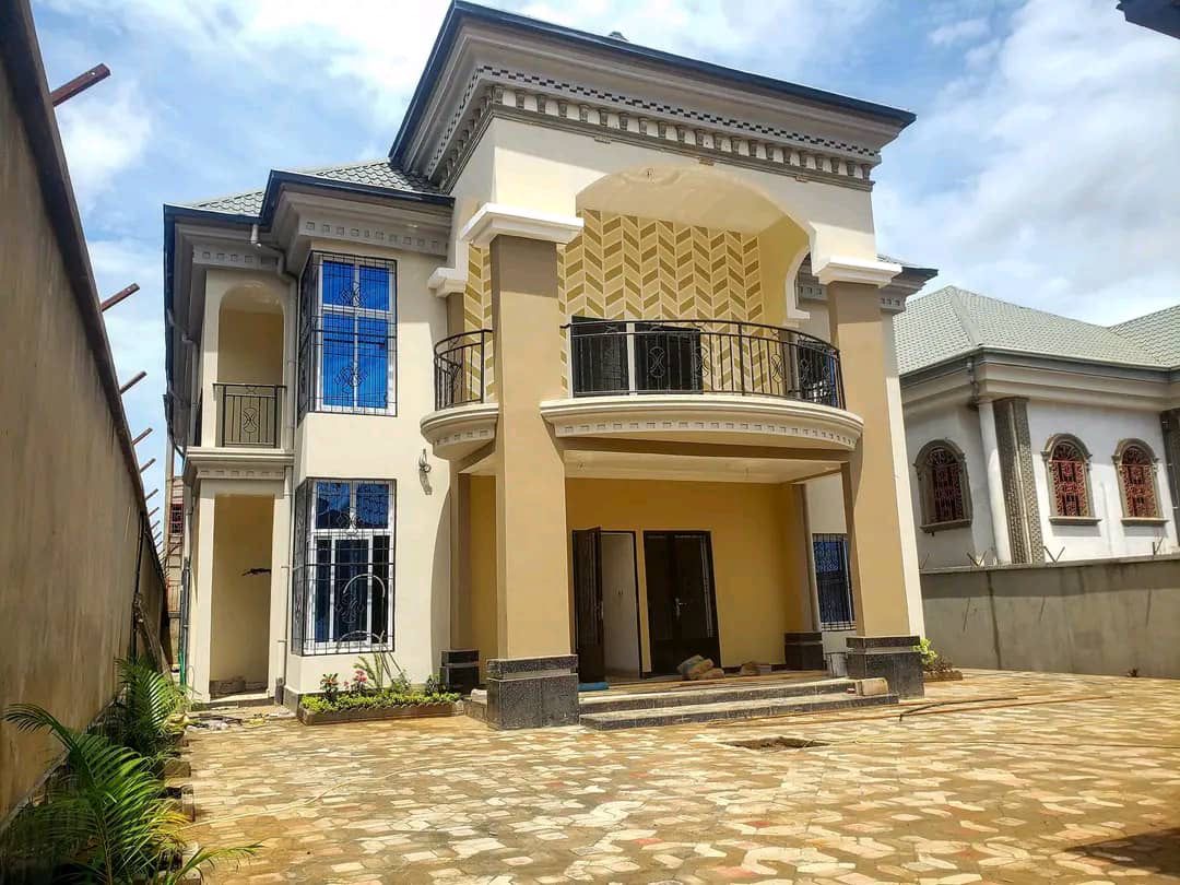 House (Villa) for sale - Yaoundé, Odza, Fecafoot - 1 living room(s), 4 bedroom(s), 3 bathroom(s) - 200 000 000 FCFA / month