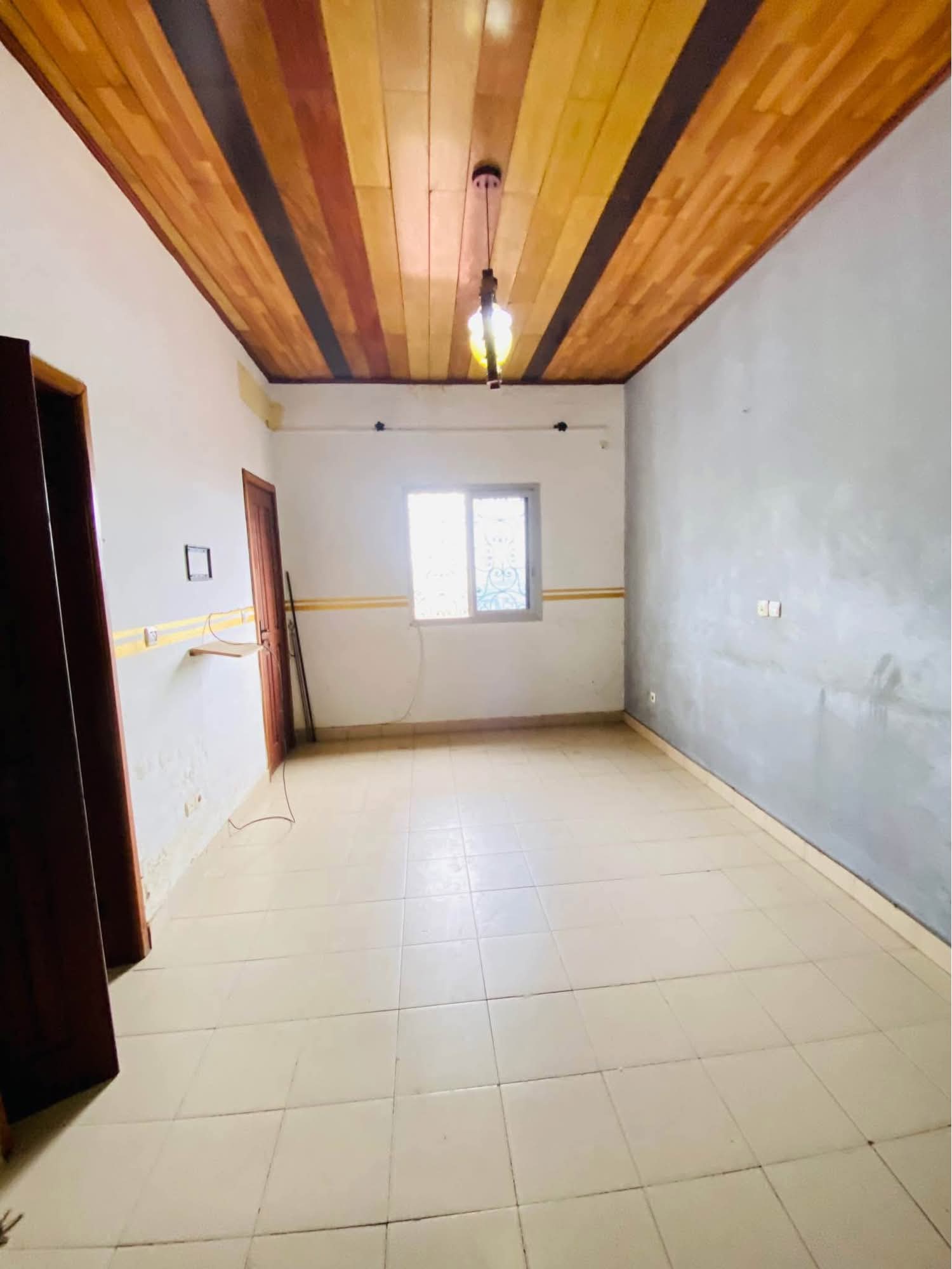 Apartment to rent - Douala, Logpom, logpom - 1 living room(s), 3 bedroom(s), 2 bathroom(s) - 190 000 FCFA / month
